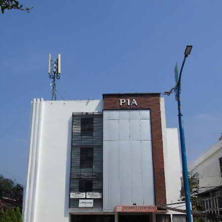 Pia Hotel Чиребон Екстер'єр фото